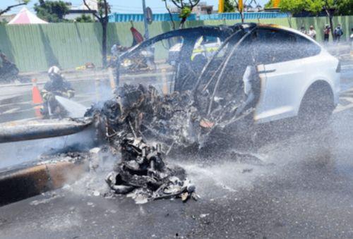 最新爆料车祸视频下载安装,事故现场触目惊心  第3张